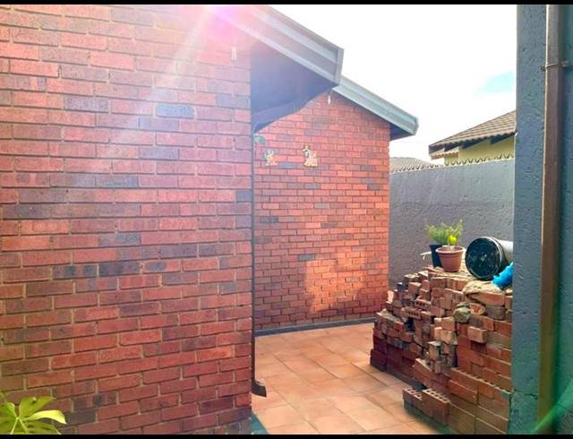 3 BEDROOM PROPERTY TO RENT IN PIMVILLE
